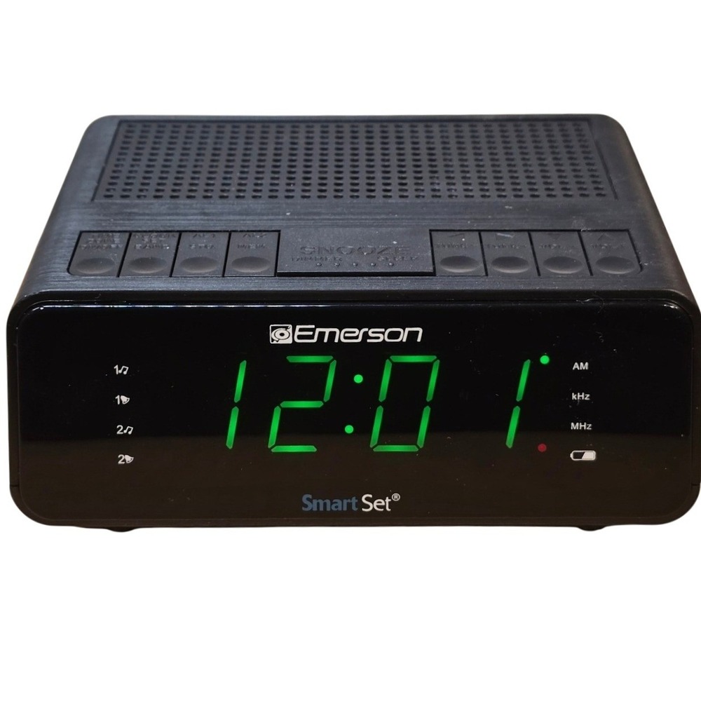 Emerson CKS1900 SmartSet Dual Alarm‎ Clock Radio AM/FM Green LED 6"